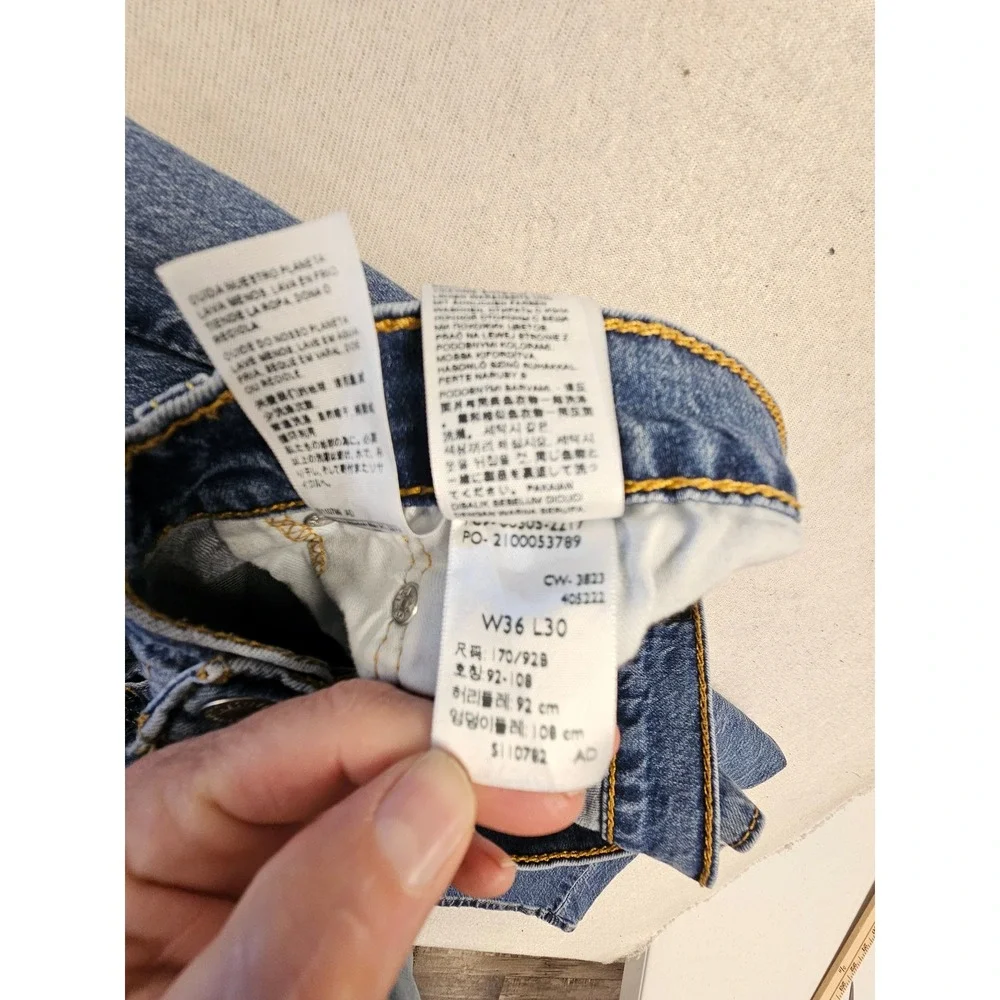 Levis 505 Regular Fit Straight Leg Jeans Mens 36x30 Medium‎ Wash Blue Denim
